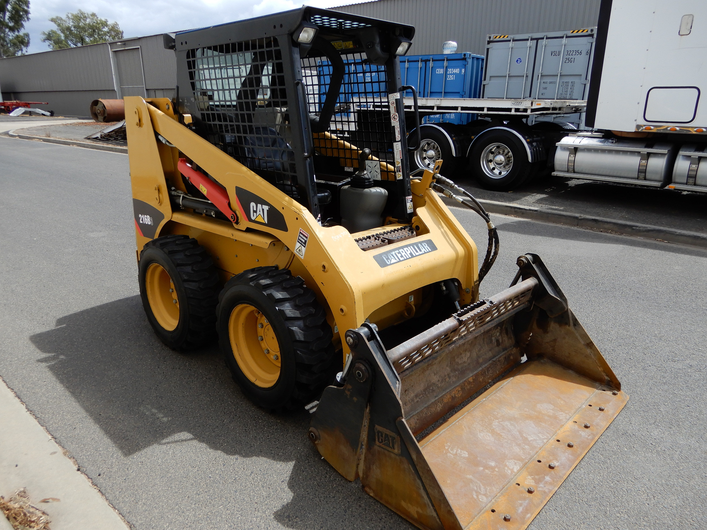 CATERPILLAR 216B LOADER SKID STEER