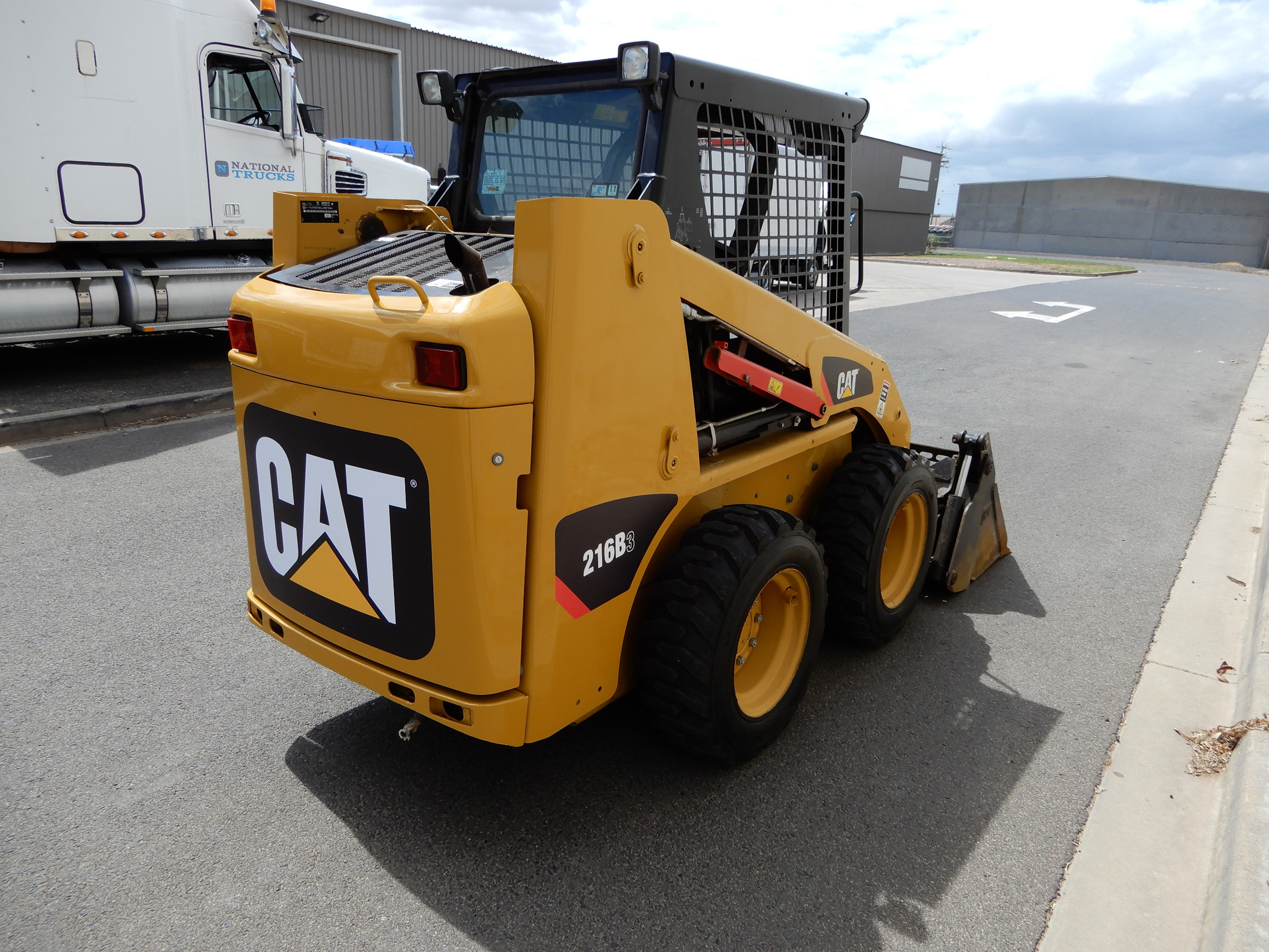 CATERPILLAR 216B LOADER SKID STEER