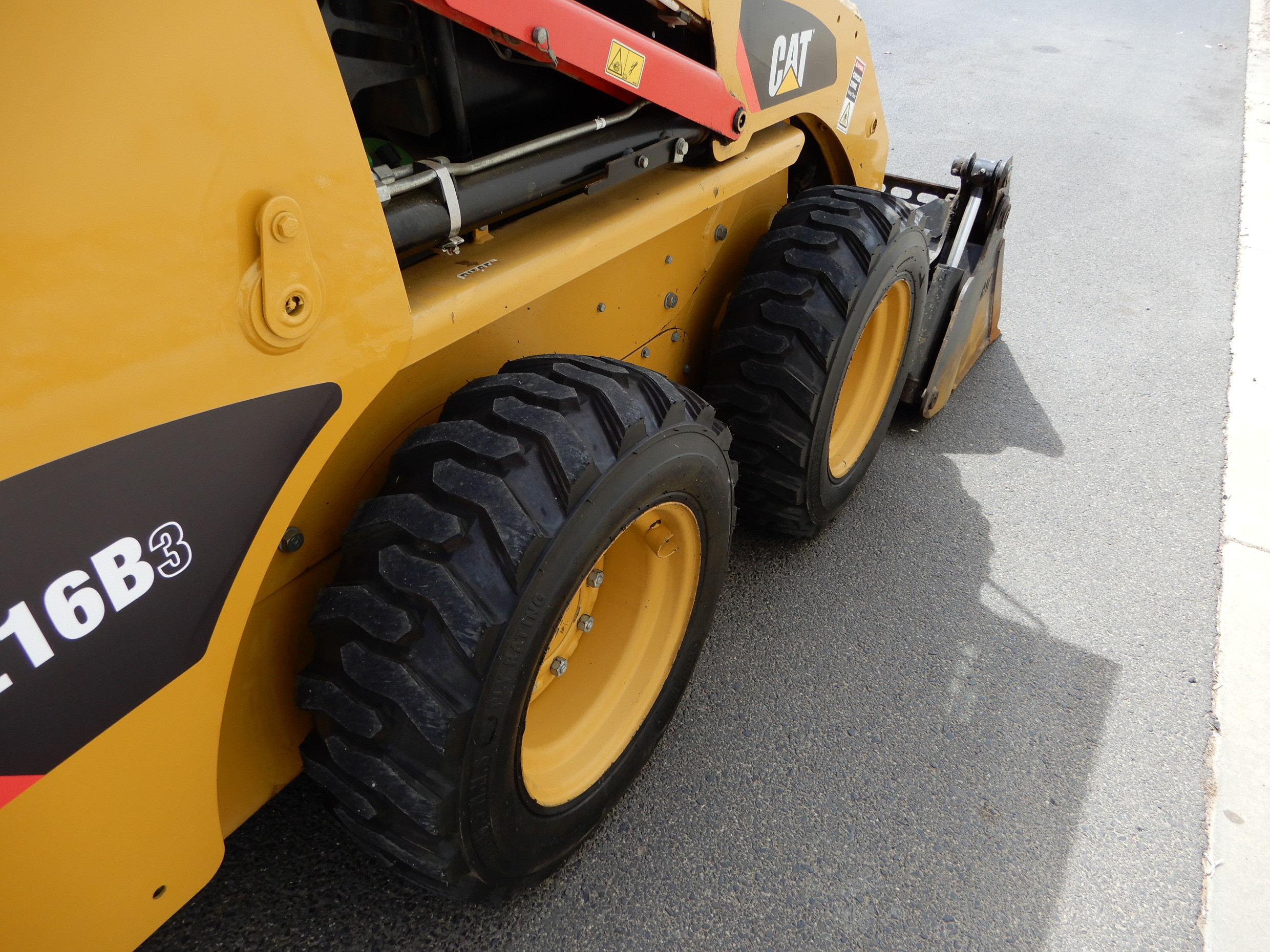 CATERPILLAR 216B LOADER SKID STEER