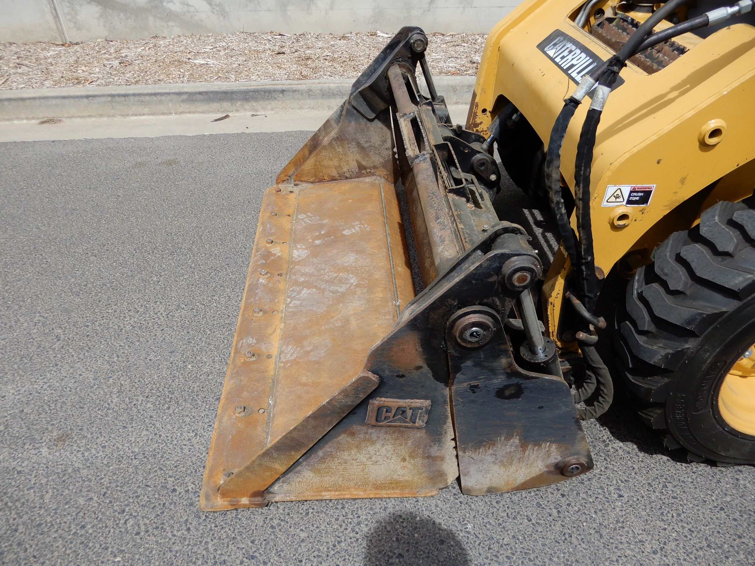 CATERPILLAR 216B LOADER SKID STEER