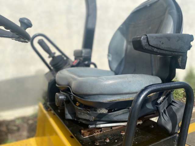 2009 CATERPILLAR CB22 VIBRATING ROAD ROLLER