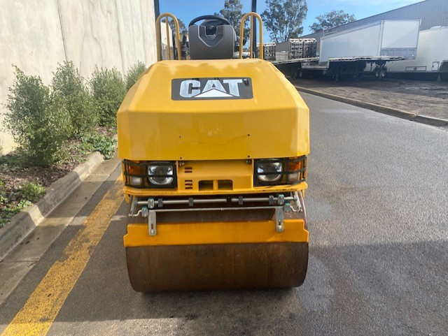 2009 CATERPILLAR CB22 VIBRATING ROAD ROLLER