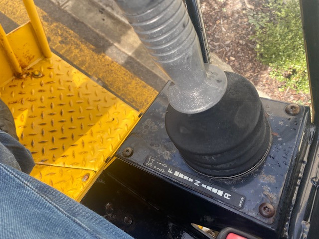 2009 CATERPILLAR CB22 VIBRATING ROAD ROLLER