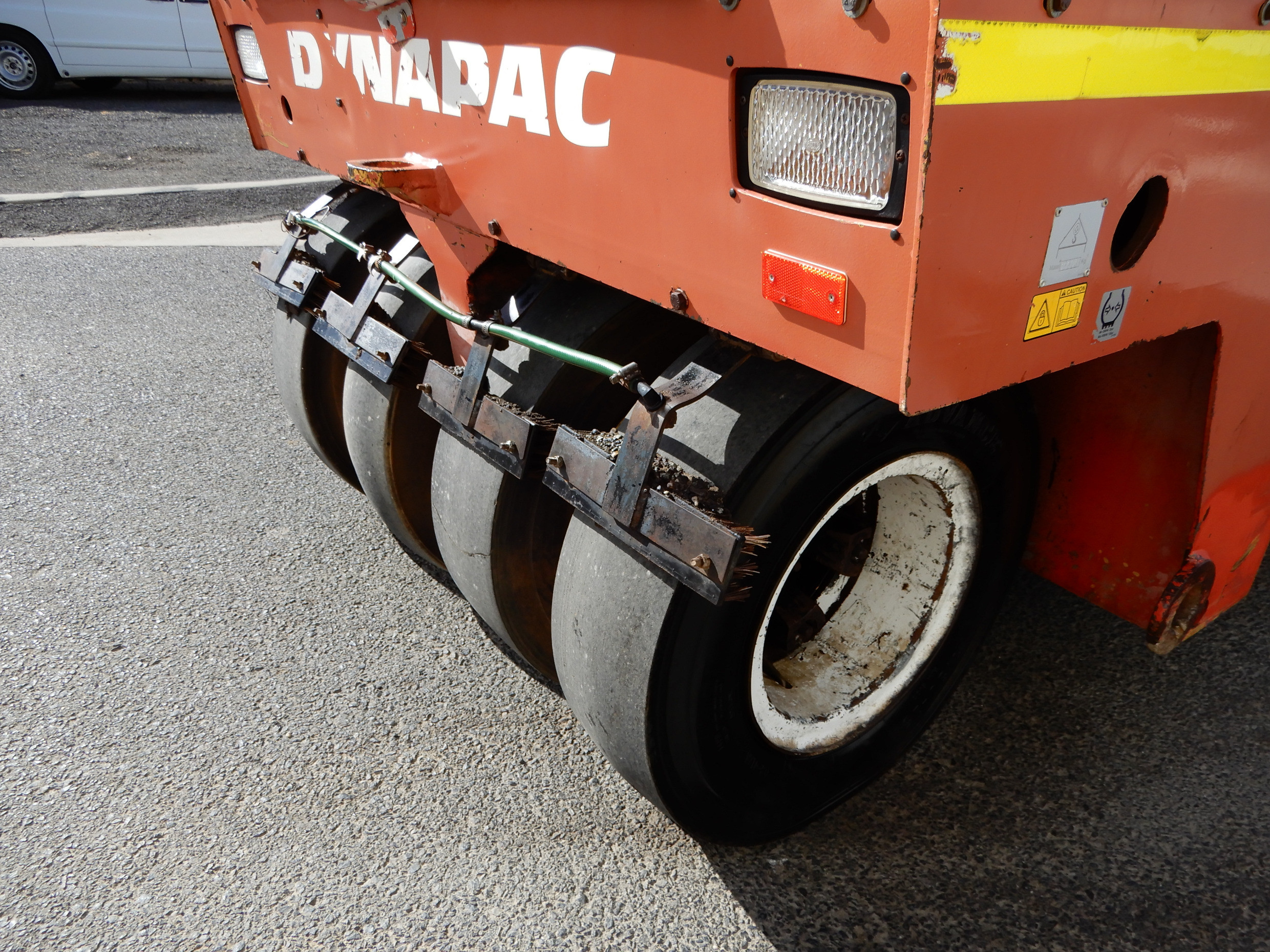 2004 DYNAPAC CP142 COMPACTING STATIC ROLLER