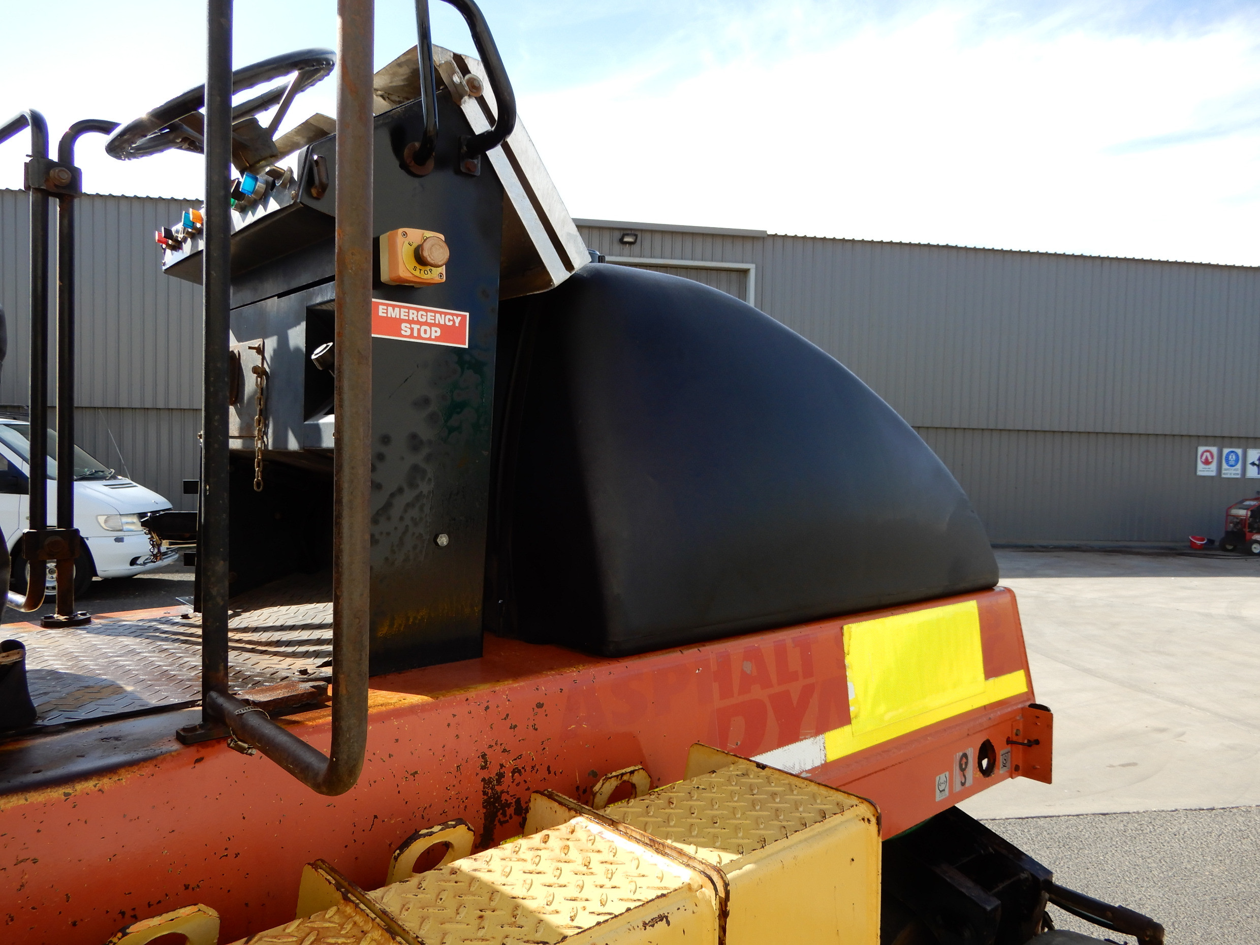 2004 DYNAPAC CP142 COMPACTING STATIC ROLLER