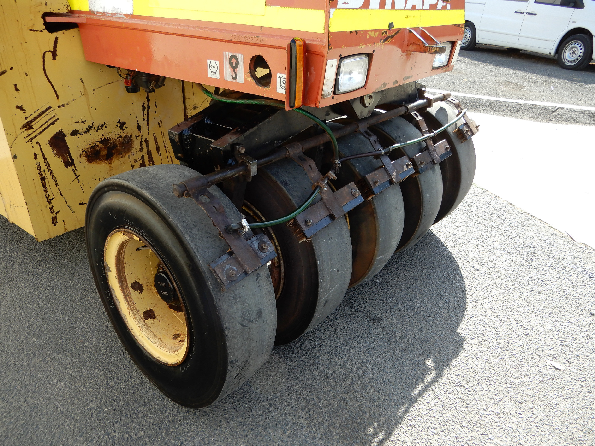 2004 DYNAPAC CP142 COMPACTING STATIC ROLLER