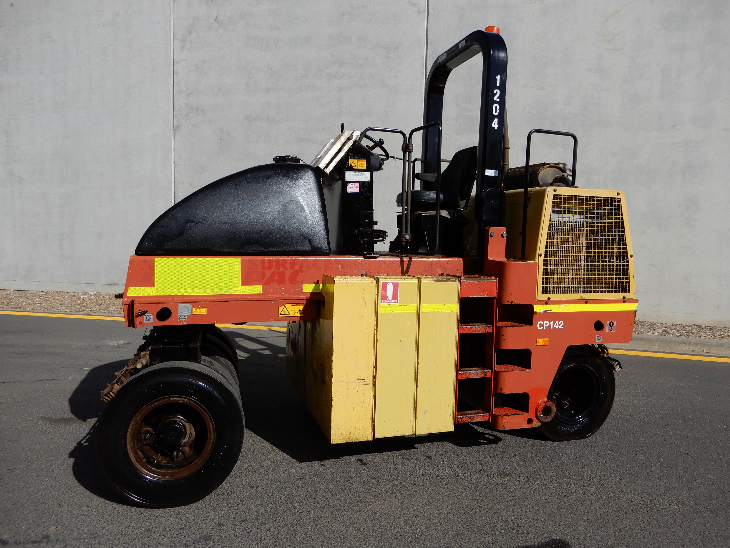 2004 DYNAPAC CP142 COMPACTING STATIC ROLLER
