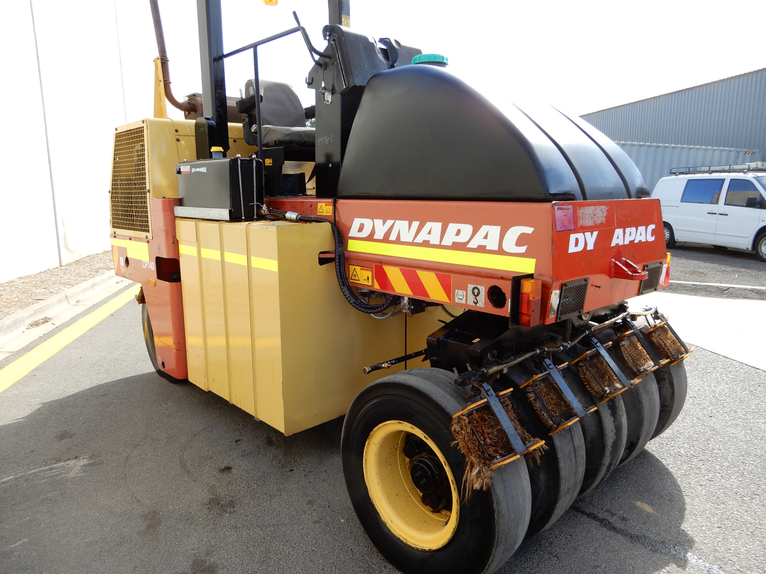 2005 DYNAPAC CP142 ROLLER/COMPACTING STATIC ROLLER