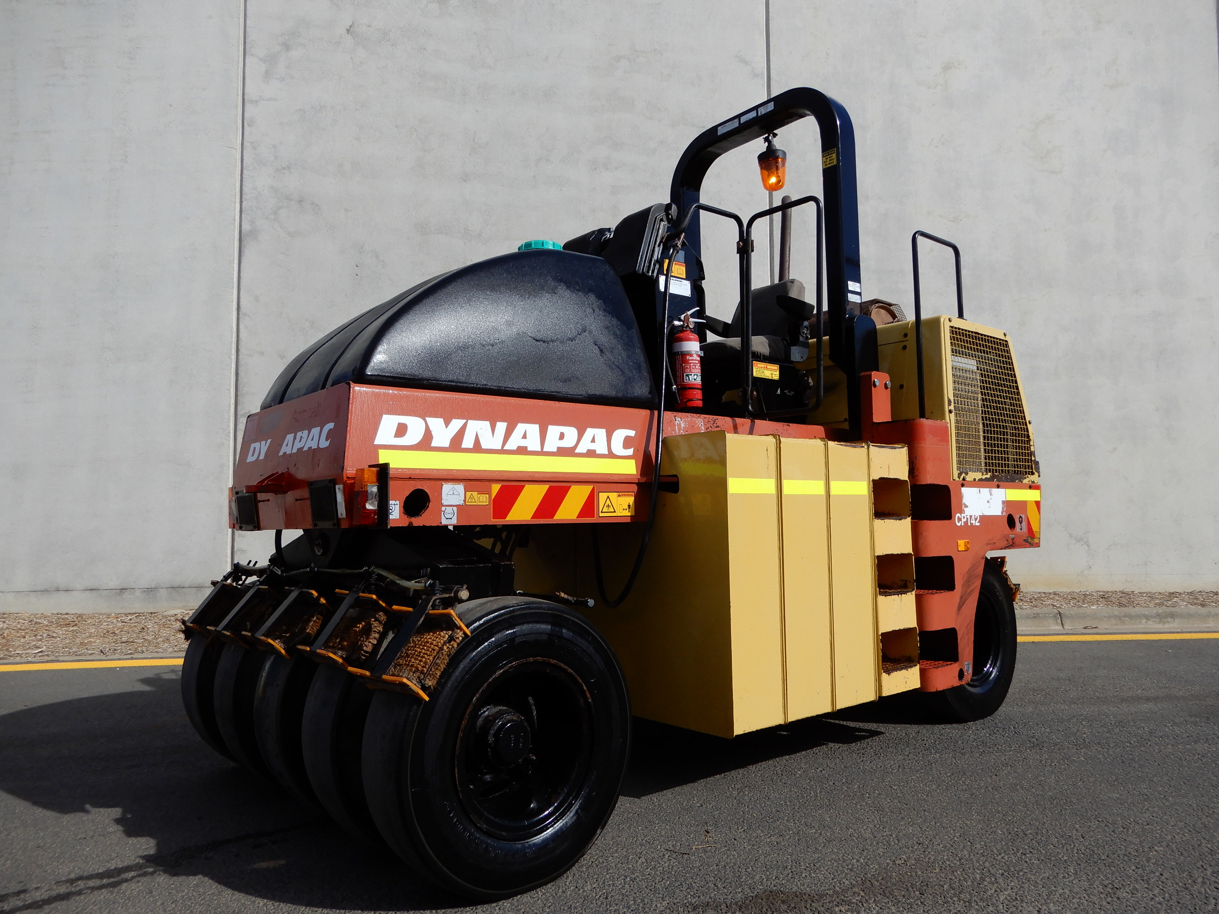 2005 DYNAPAC CP142 ROLLER/COMPACTING STATIC ROLLER
