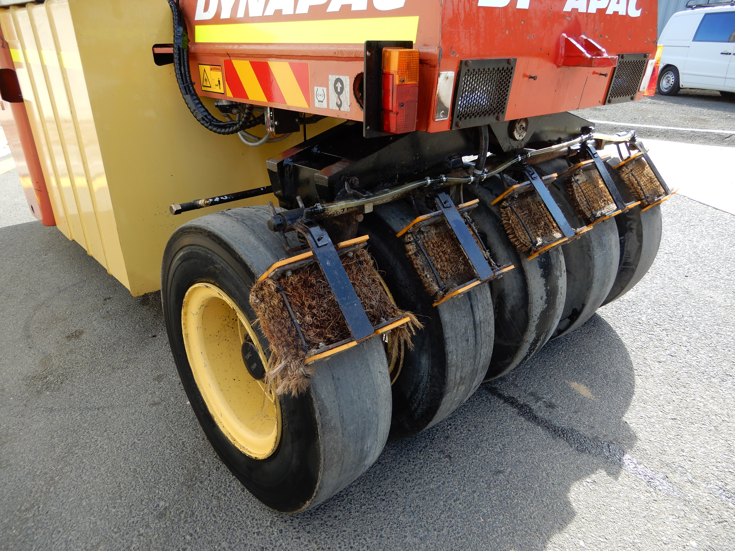 2005 DYNAPAC CP142 ROLLER/COMPACTING STATIC ROLLER