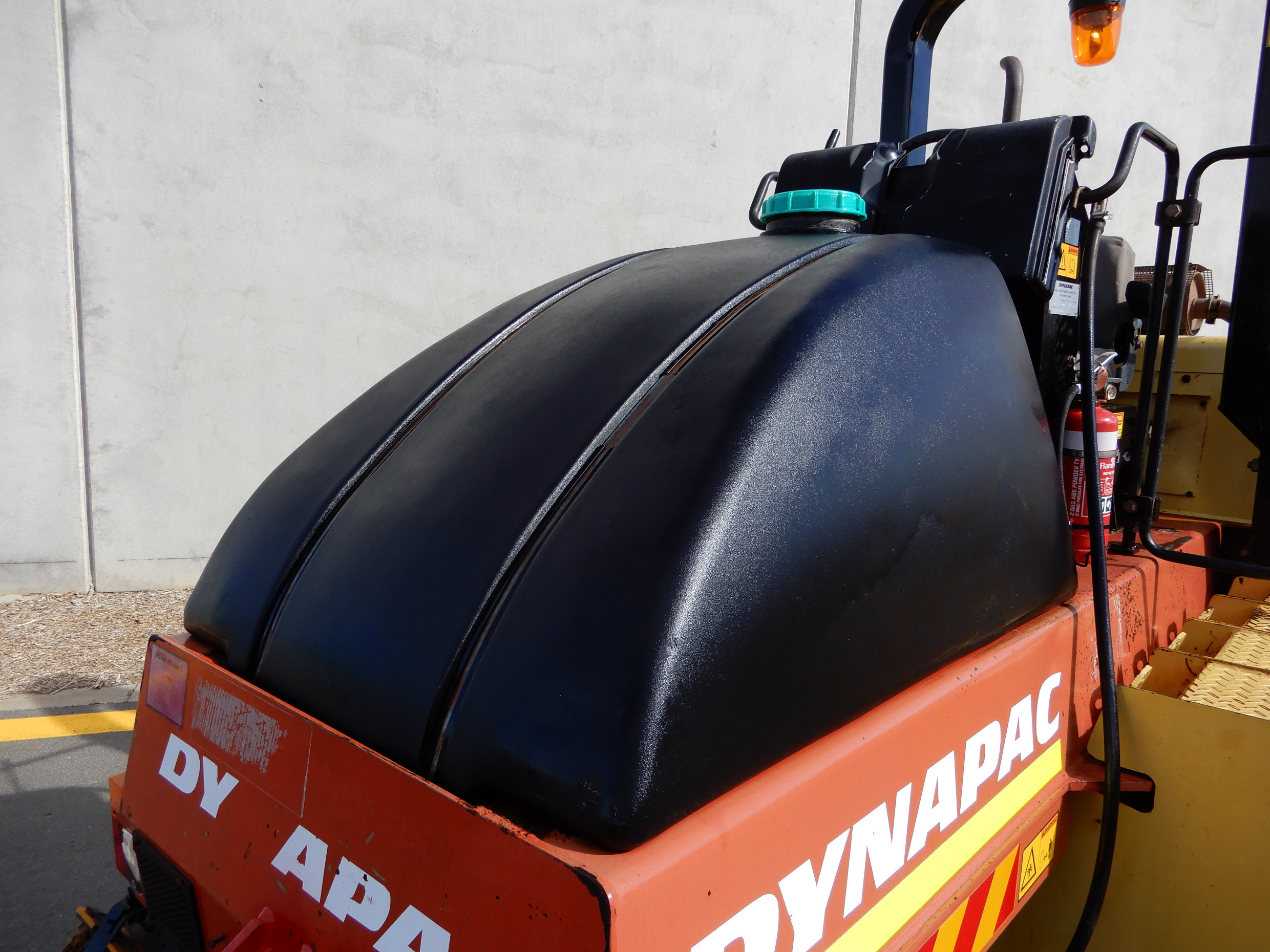 2005 DYNAPAC CP142 ROLLER/COMPACTING STATIC ROLLER