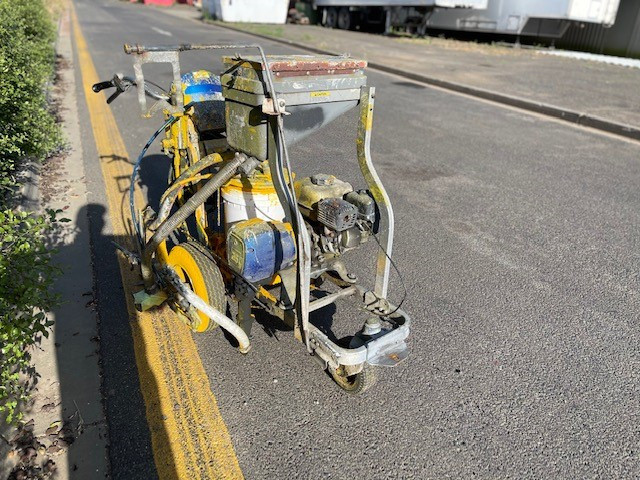 GRACO GMAXII 7900 LINE MARKING MACHINE