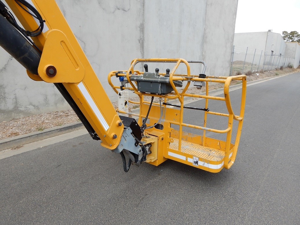 2009 HAULOTTE H28TJX ACCESS & HEIGHT SAFETY BOOM LIFT