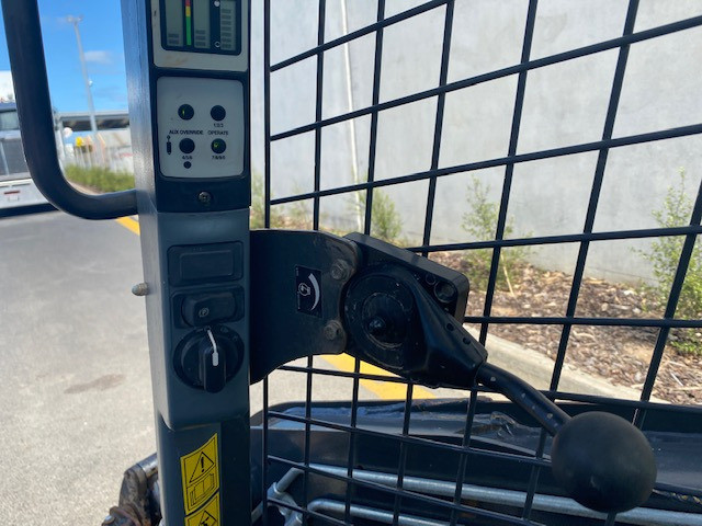 2014 NEW HOLLAND L213 SKID STEER LOADER