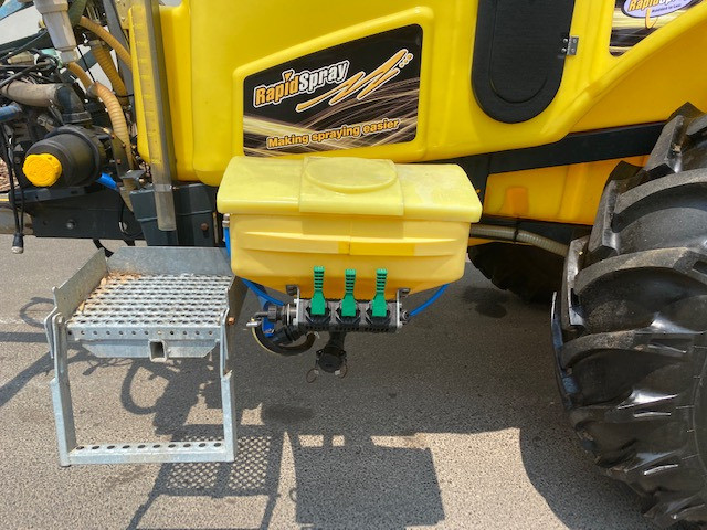 2011 RAPID 2000L BOOM SPRAYER