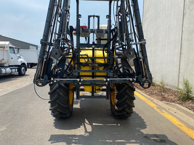 2011 RAPID 2000L BOOM SPRAYER