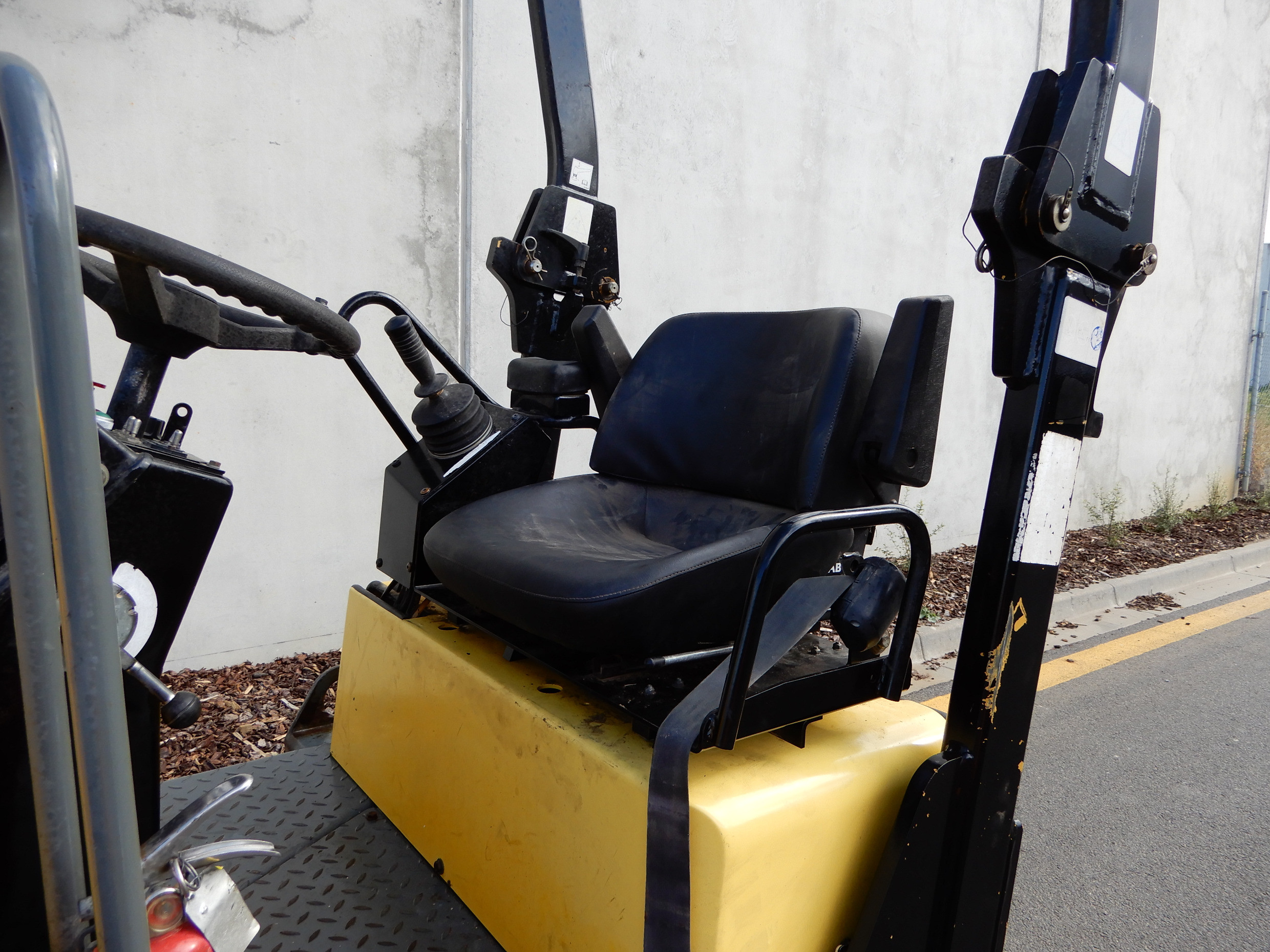 2010 WACKER NEUSON RD27-120 VIBRATING ROLLER