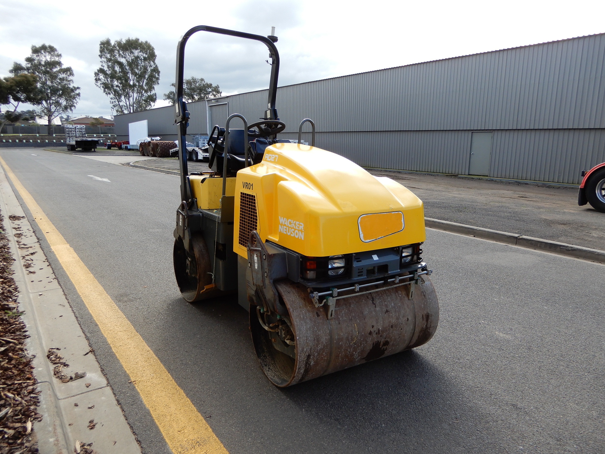 2010 WACKER NEUSON RD27-120 VIBRATING ROLLER