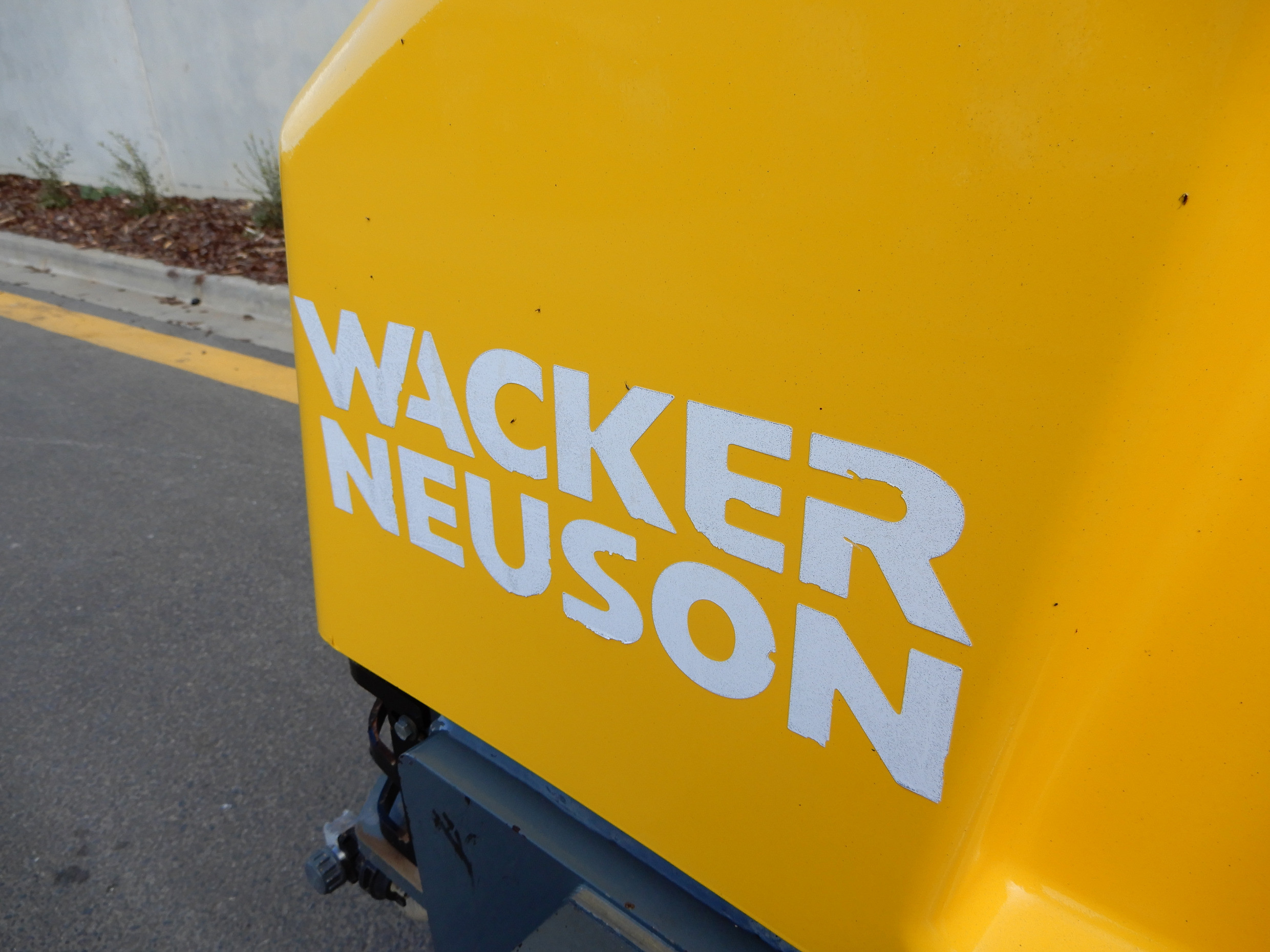 2010 WACKER NEUSON RD27-120 VIBRATING ROLLER