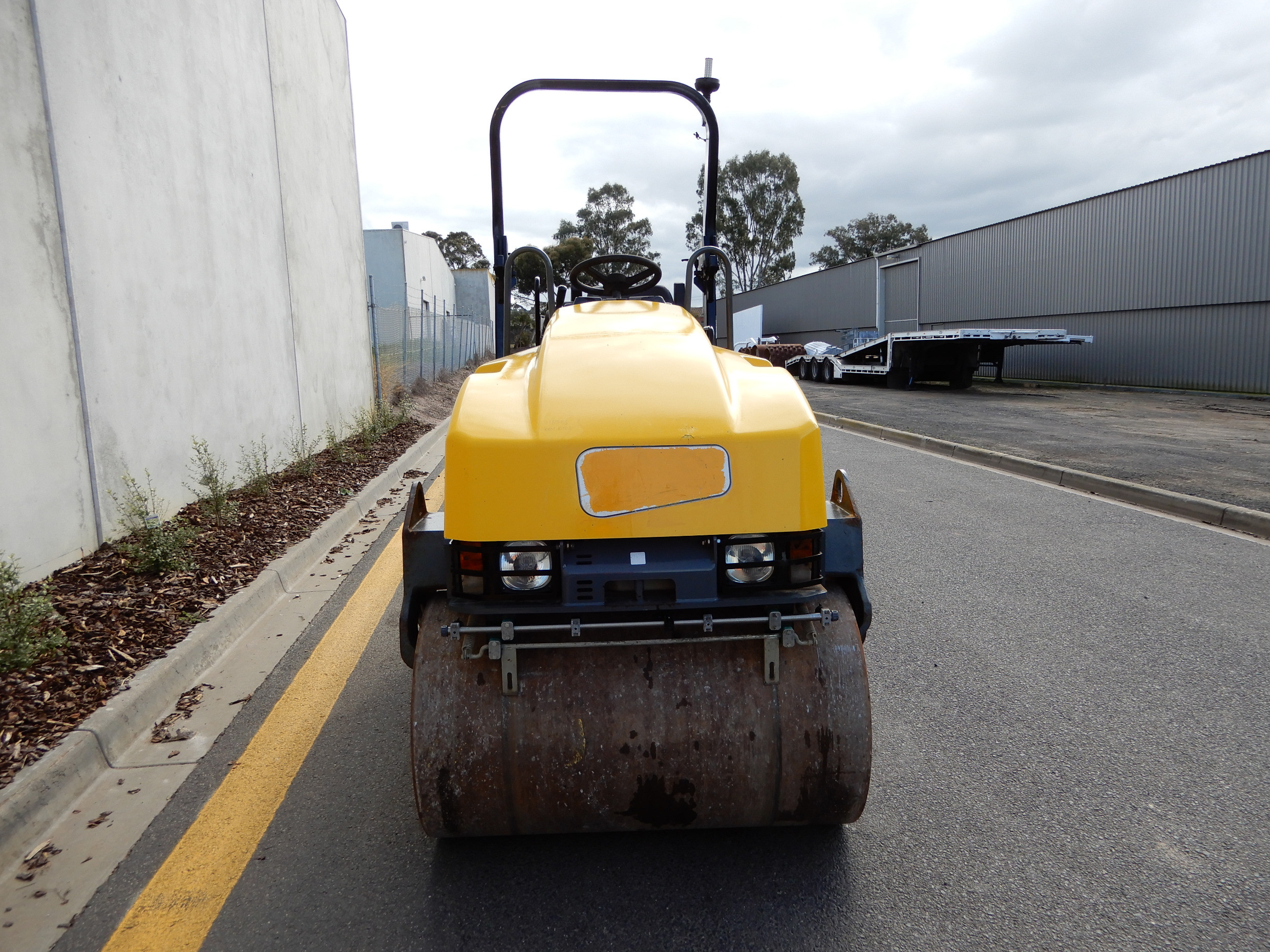 2010 WACKER NEUSON RD27-120 VIBRATING ROLLER