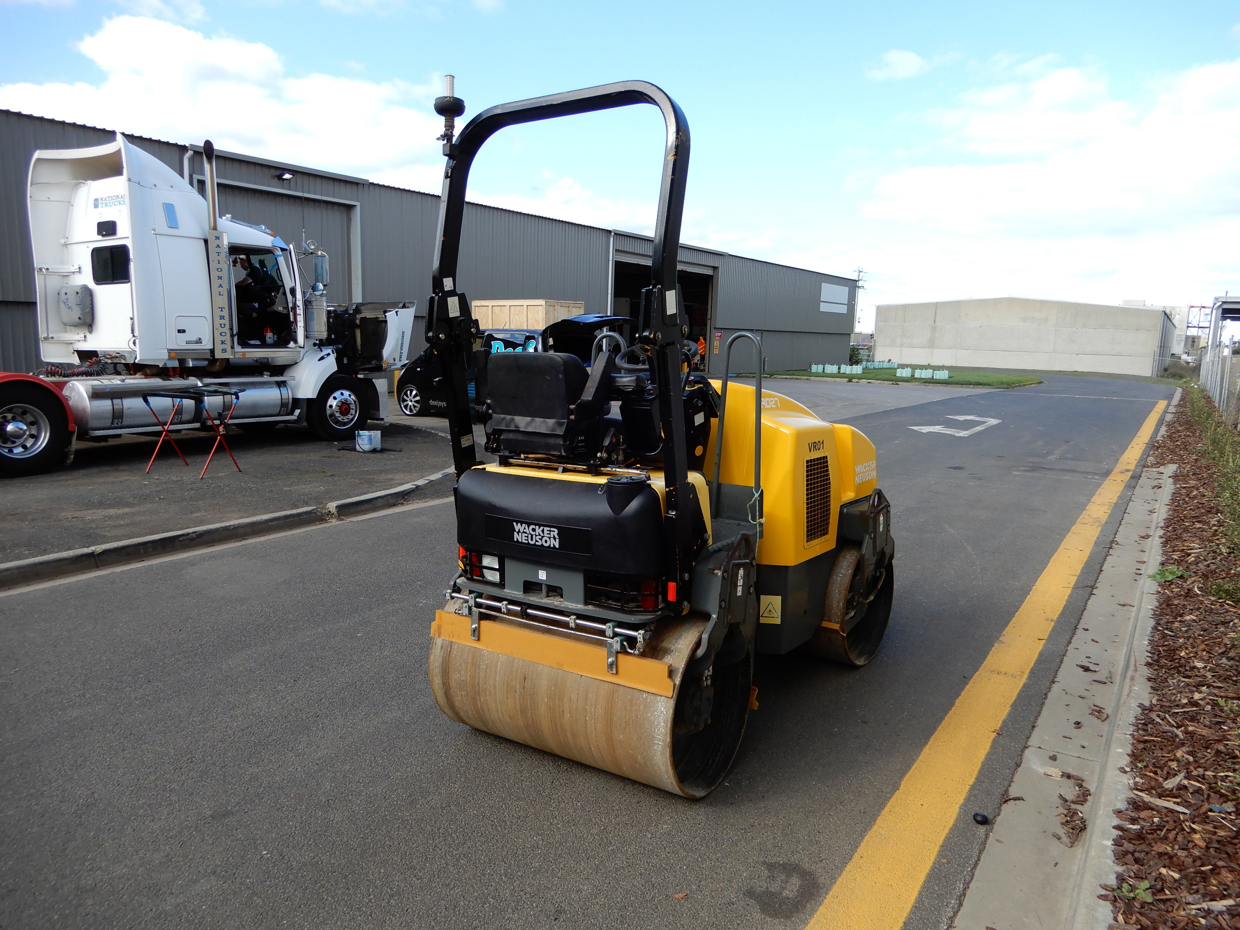 2010 WACKER NEUSON RD27-120 VIBRATING ROLLER