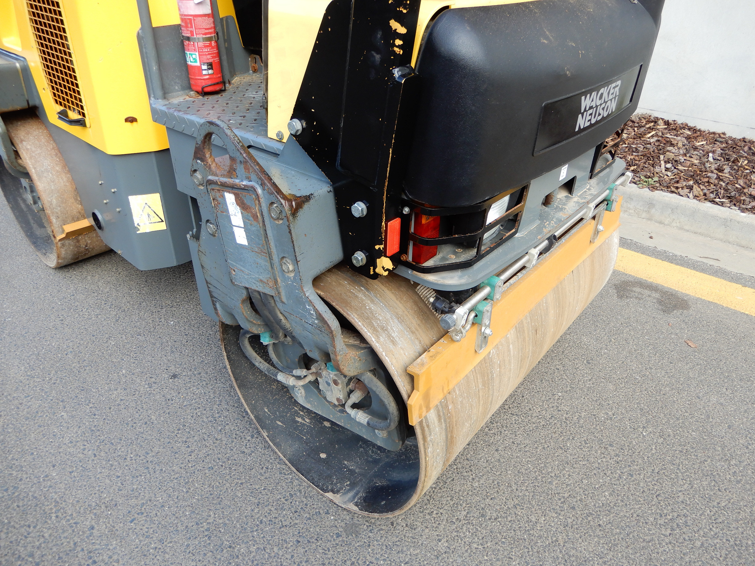 2010 WACKER NEUSON RD27-120 VIBRATING ROLLER