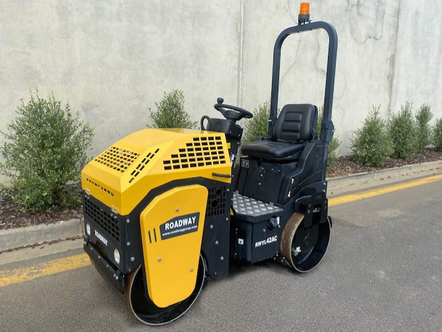 2019 ROADWAY TANDEM VIBRATING ROLLER