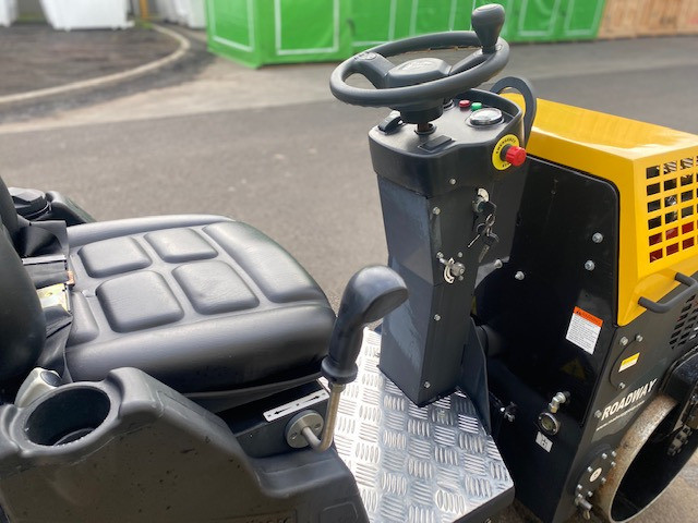 2019 ROADWAY TANDEM VIBRATING ROLLER