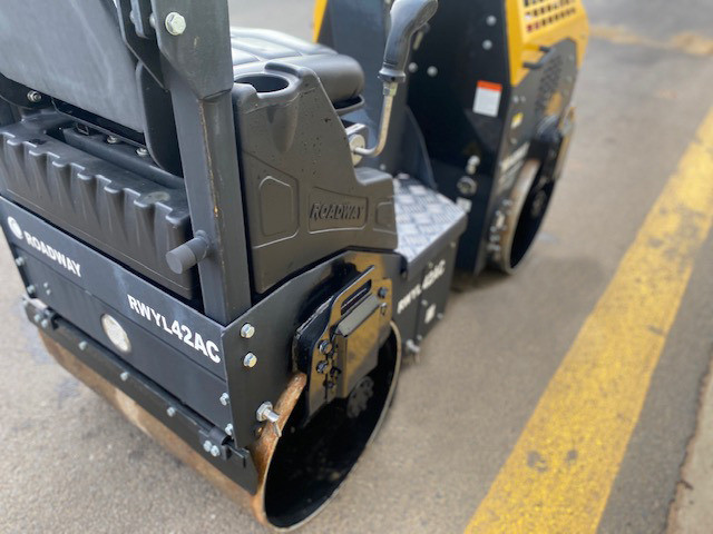 2019 ROADWAY TANDEM VIBRATING ROLLER