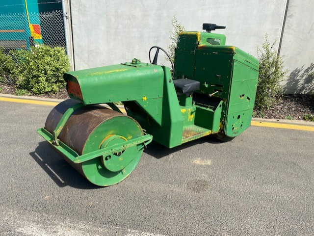 COATES & CO VIBROLL PITCH ROLLER