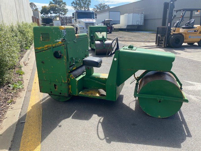 COATES & CO VIBROLL PITCH ROLLER
