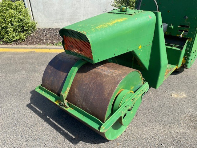 COATES & CO VIBROLL PITCH ROLLER