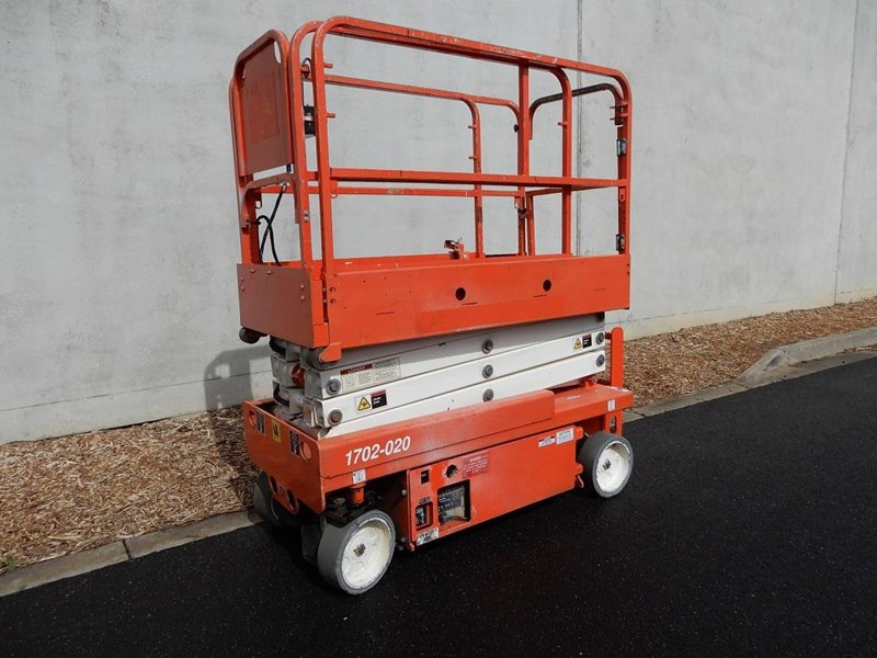 SNORKEL S1930 ACCESS & HEIGHT SAFETY SCISSOR LIFT