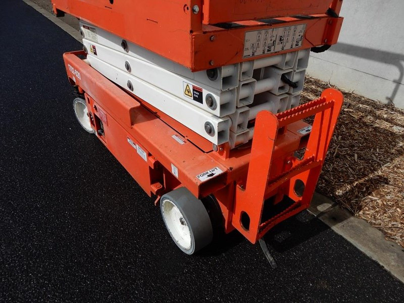 SNORKEL S1930 ACCESS & HEIGHT SAFETY SCISSOR LIFT