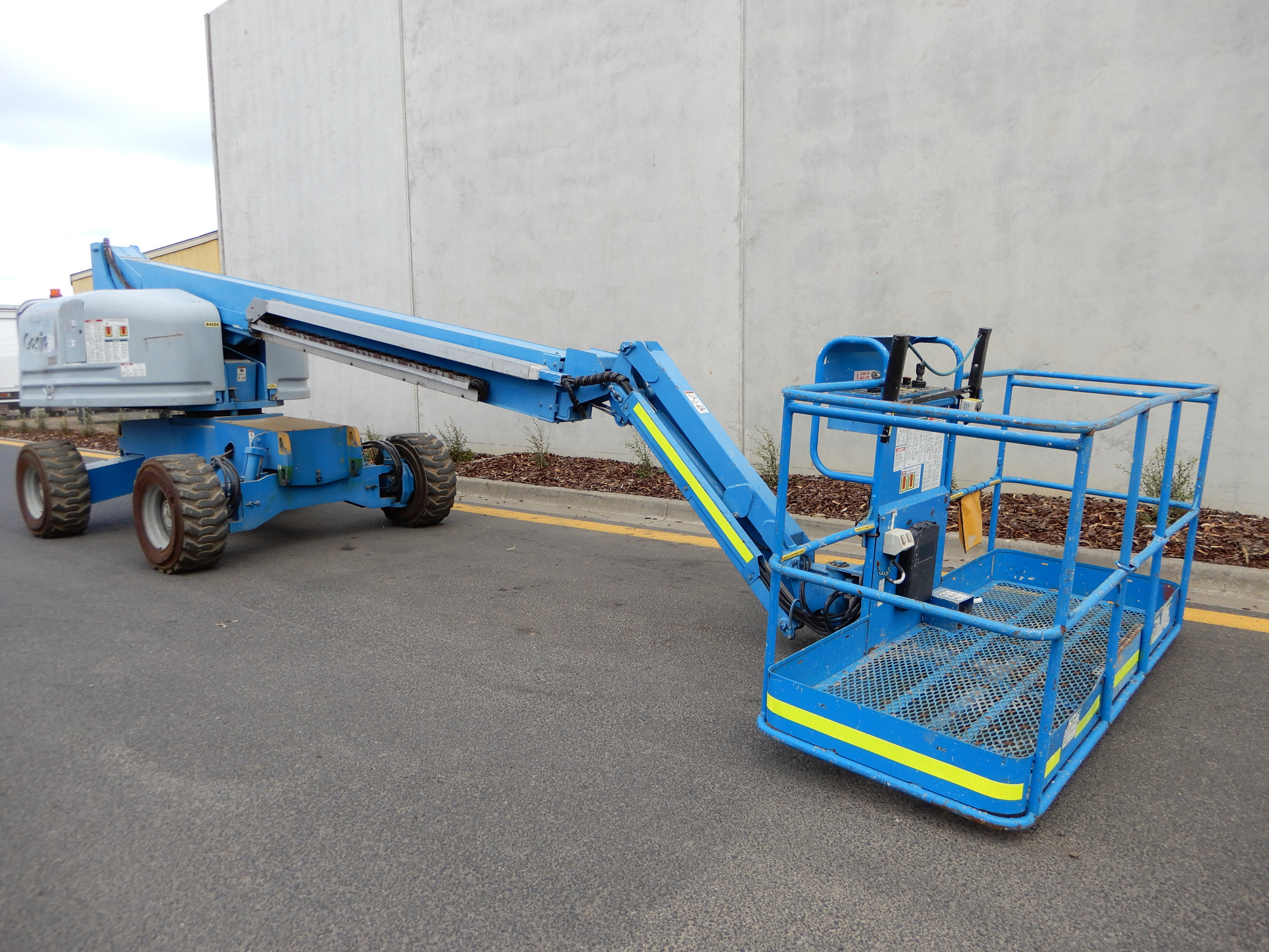 2004 GENIE S45 BOOM LIFT