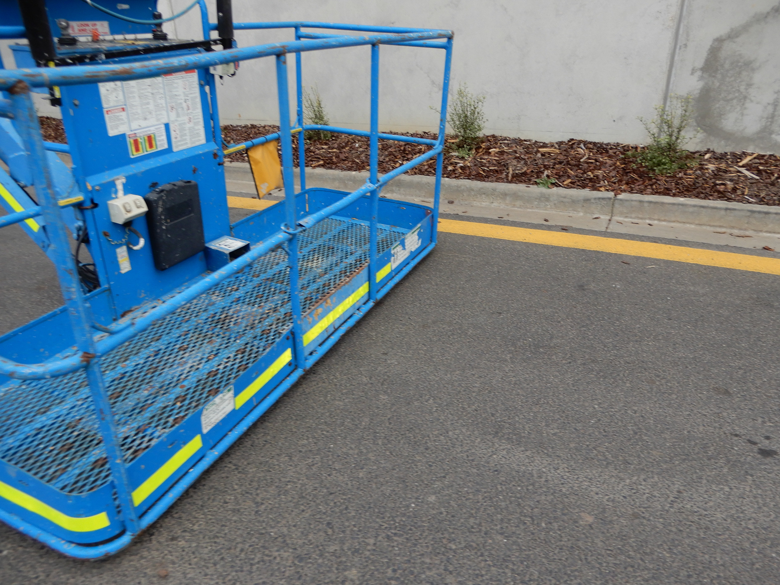 2004 GENIE S45 BOOM LIFT