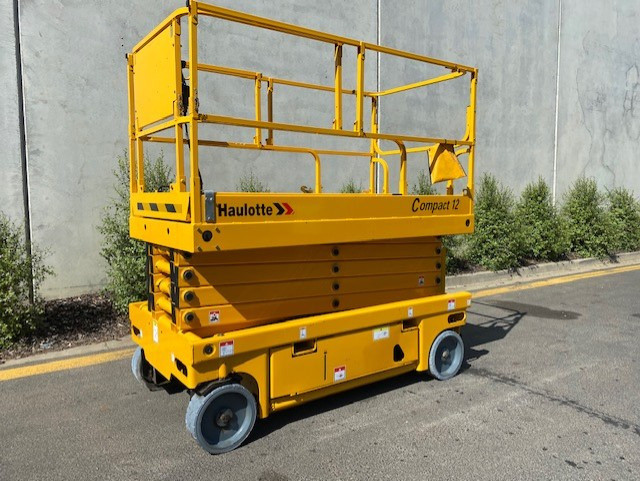 2008 HAULOTTE COMPACT 12 SCISSOR LIFT