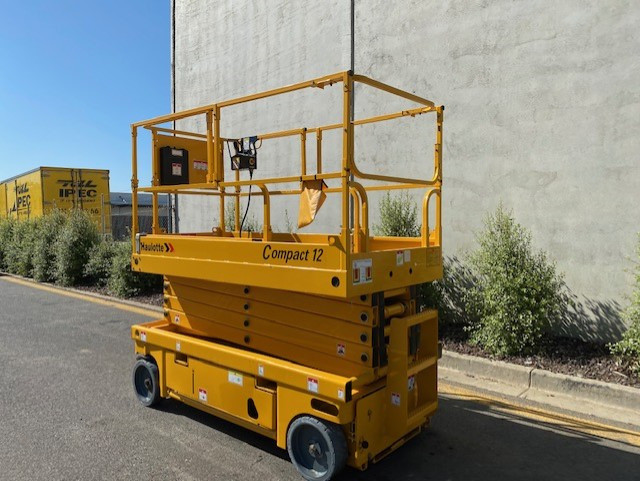 2008 HAULOTTE COMPACT 12 SCISSOR LIFT