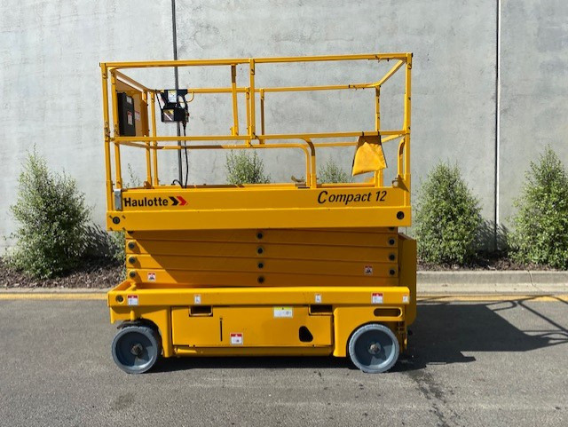 2008 HAULOTTE COMPACT 12 SCISSOR LIFT