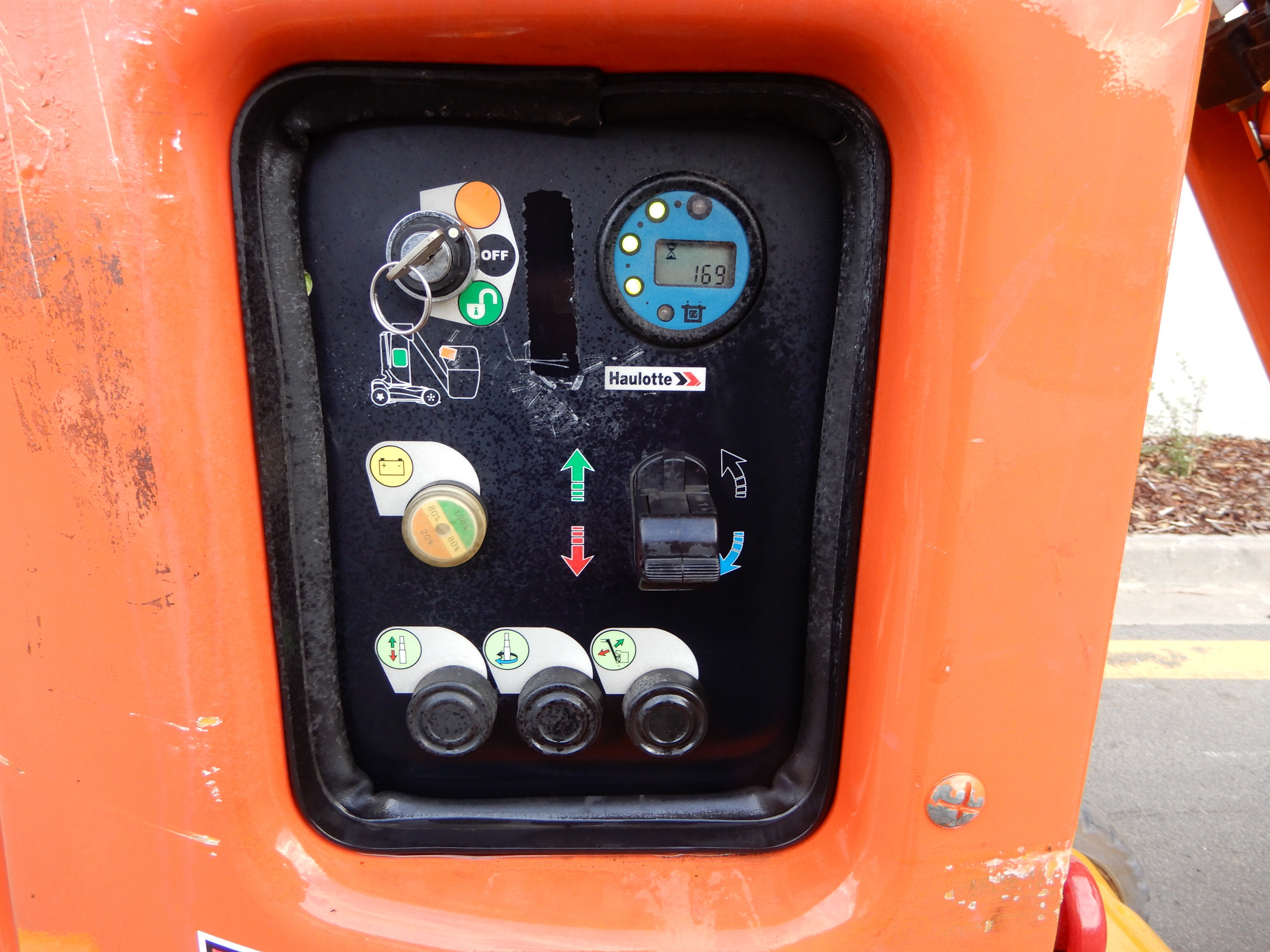 2010 HAULOTTE STAR 10 VERTICAL LIFT MANLIFT