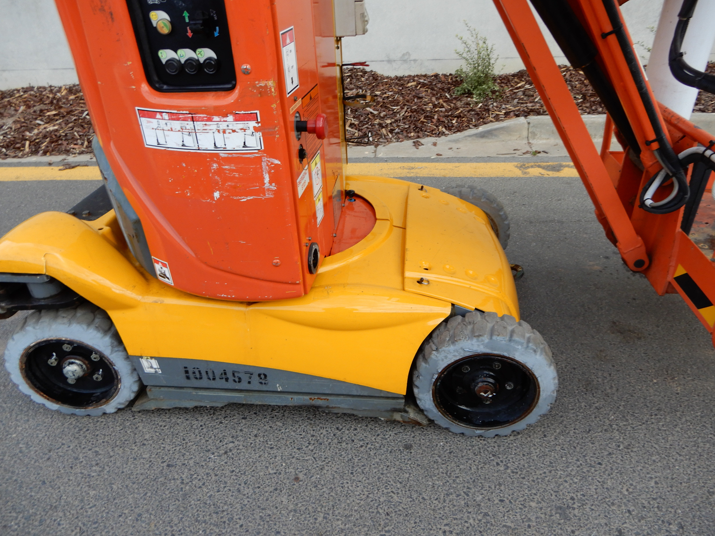 2010 HAULOTTE STAR 10 VERTICAL LIFT MANLIFT