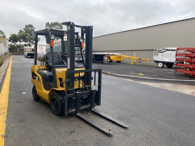 2017 CATERPILLAR B18 FORKLIFT