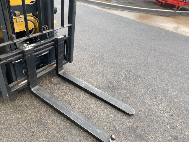 2017 CATERPILLAR B18 FORKLIFT