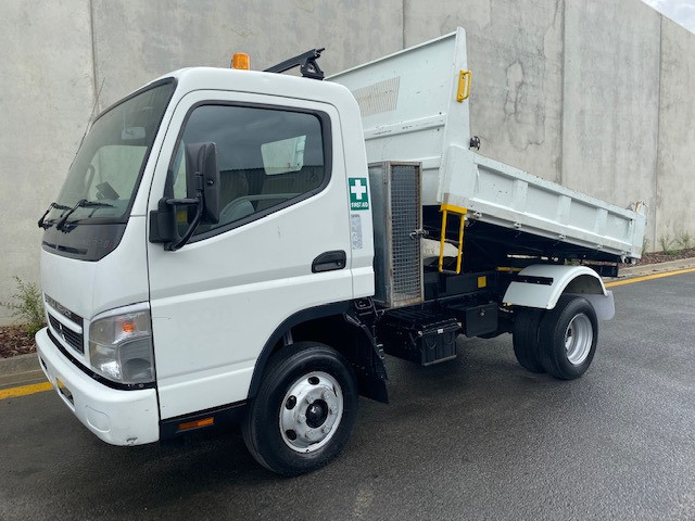 2010 FUSO CANTER TIPPER