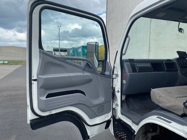2010 FUSO CANTER TIPPER