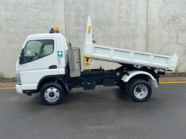 2010 FUSO CANTER TIPPER