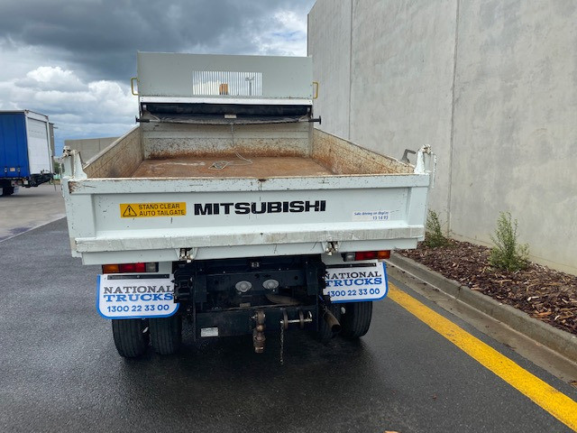 2010 FUSO CANTER TIPPER