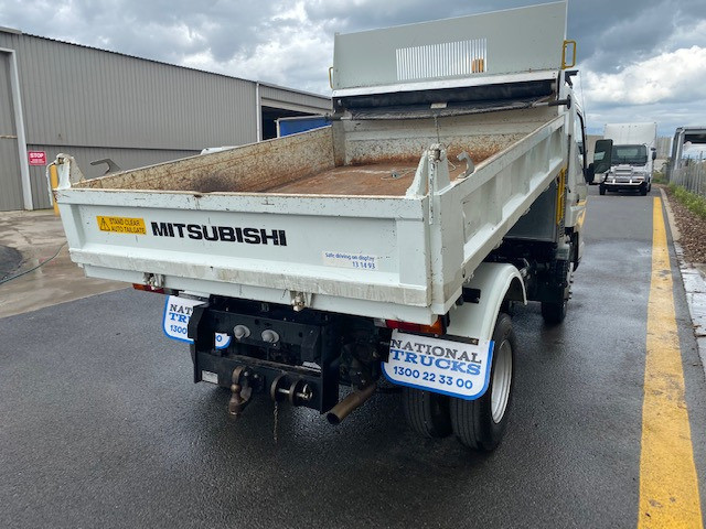 2010 FUSO CANTER TIPPER