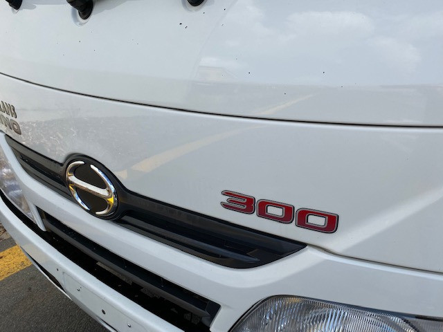 2015 HINO 616 - 300 SERIES MANUAL CURTAINSIDER
