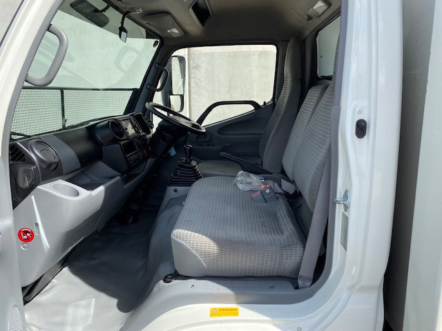 2015 HINO 616 - 300 SERIES MANUAL CURTAINSIDER